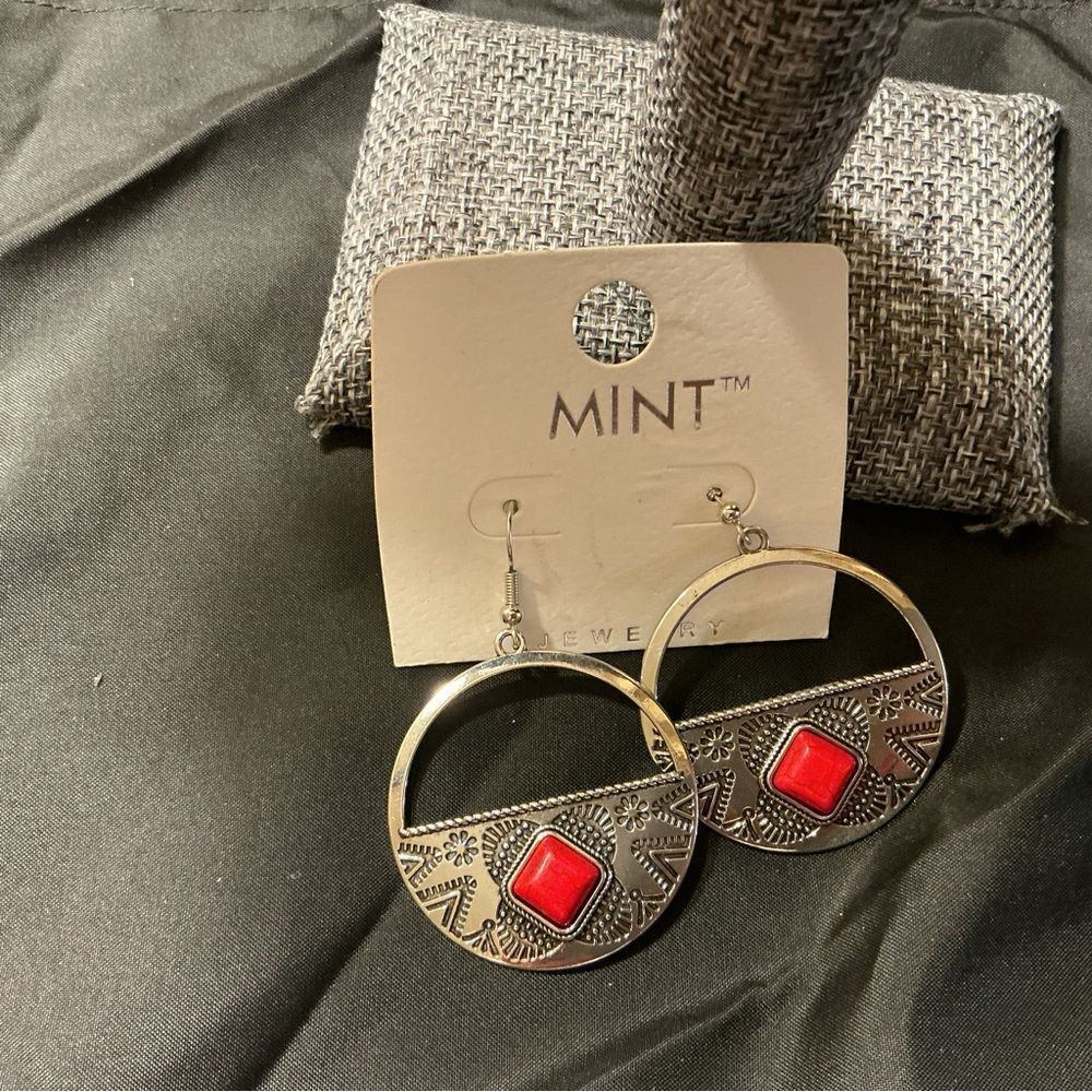 NWT. Silvertone Mint Brand  Silver and Red Statement Earrings